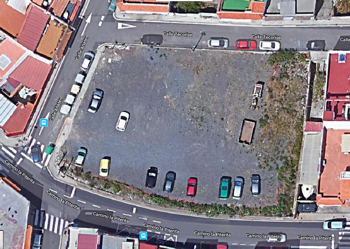 Aspecto actual del solar destinado a plaza en La Piterita